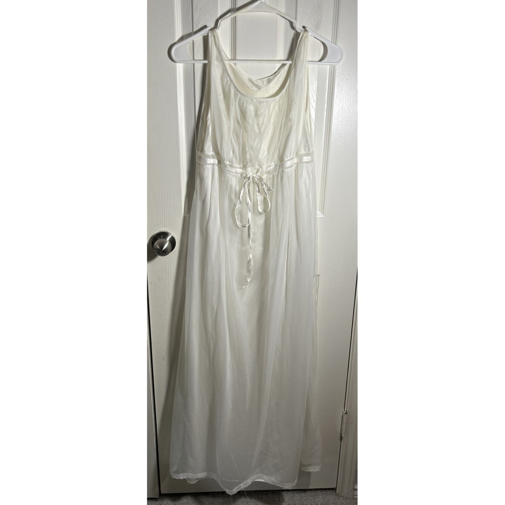 Miss Elaine Union Made Sleveless Nightgown White Lace Trim Vintage